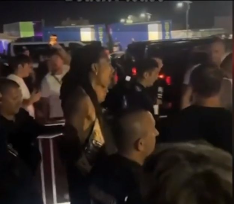 Wiz Khalifa a fost săltat de poliție după ce a fumat marijuana pe scenă la festivalul Beach Please! Video