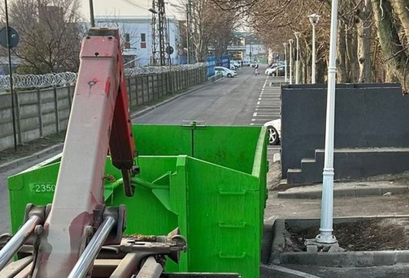 Se amplasează containere pentru colectarea deșeurilor în cartierul Brătianu