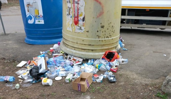 Containerele din Constanța, vandalizate de cei care obțin venituri din ambalaje returnabile 