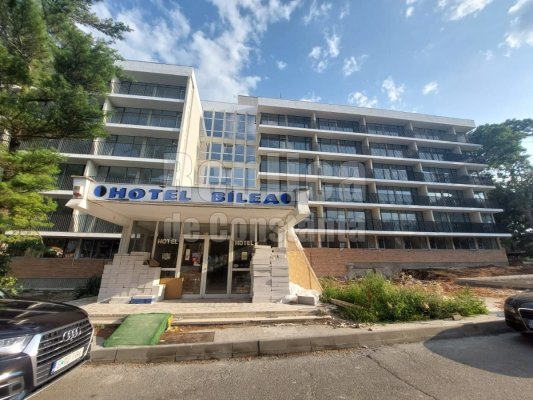 În plin sezon estival, Nicu Bucovală reabilitează hotelul Bâlea din Neptun. Video  