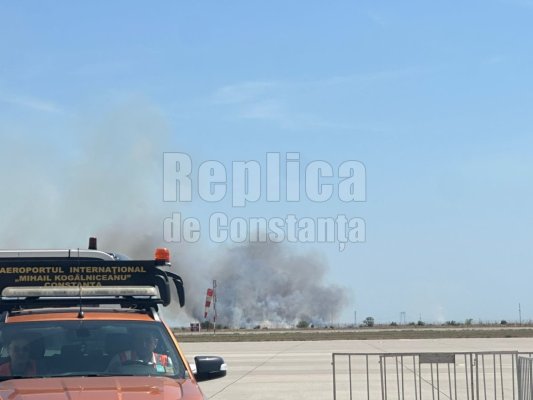 Incendiu de vegetaţie uscată, în zona Aeroportului Mihail Kogălniceanu. Video