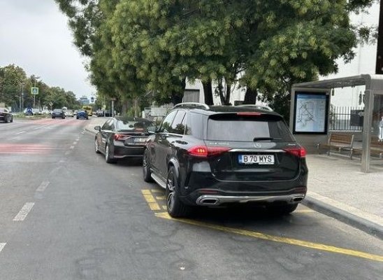 Un șofer venit la plajă cu Mercedesul luat din economii... s-a crezut autobuz și a parcat în stație 