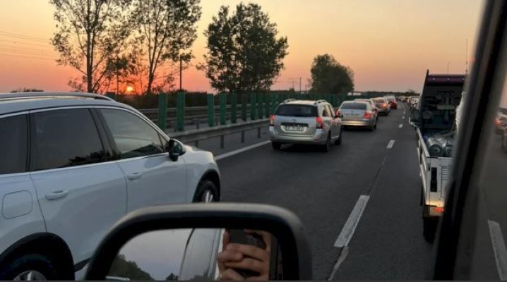 Aglomerație pe Autostrada Soarelui. Turiștii se îngrămădesc să ajungă la mare