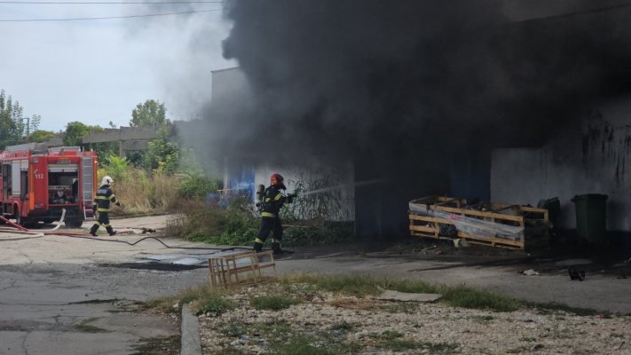 Incendiu la un depozit, în Costinești, a fost emis RO-ALERT! Video