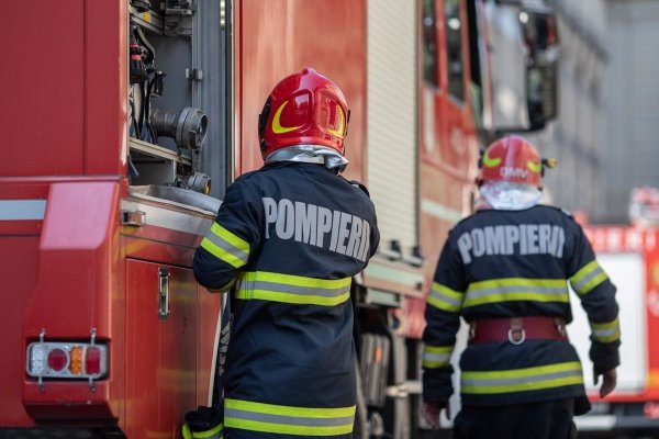 Incendiu în bucătăria unui apartament de pe strada Enăchiță Văcărescu