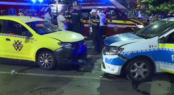 Accident cu o mașină de poliție implicată. Un copil și un polițist, la spital