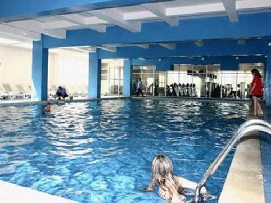 Alertă! Un copil în vârstă de 2 ani a căzut în piscina hotelului IAKI din Mamaia