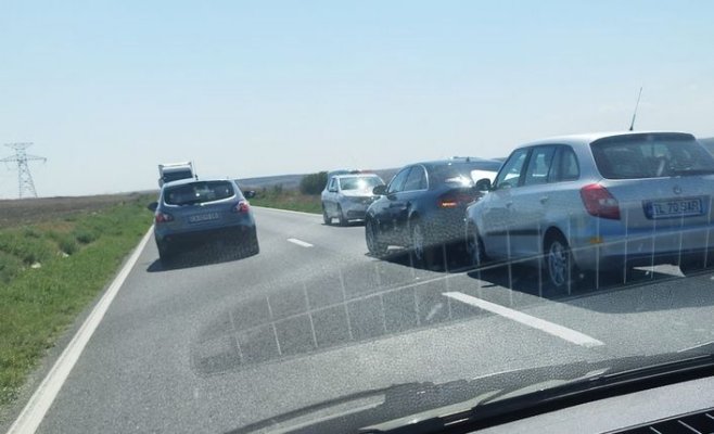 Accident rutier între 3 mașini, în Palazu Mic