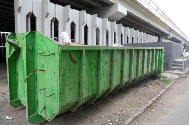 Container special pentru deșeuri voluminoase, amplasat în cartierul Inel II