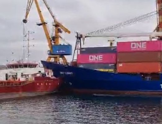 Două nave s-au ciocnit în Portul Constanța. Imagini cu momentul impactului. Video