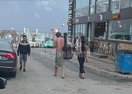 RO-Alertul de la Vame Veche nu i-a impresionat pe turiștii aflați sub influența „gândurilor bune“. Video