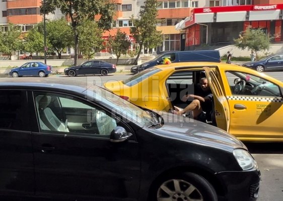 Circulația pe bulevardul Al. Lăpușneanu e dată peste cap de taximetriștii care nu respectă nicio regulă. Video