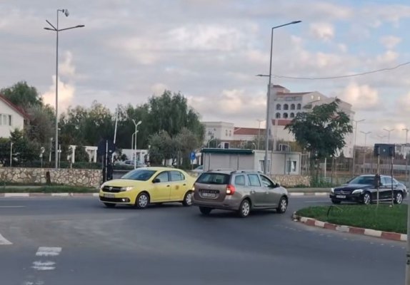 Aroganță maximă și manevră inexplicabilă în sensul giratoriu din Mamaia Nord. Video