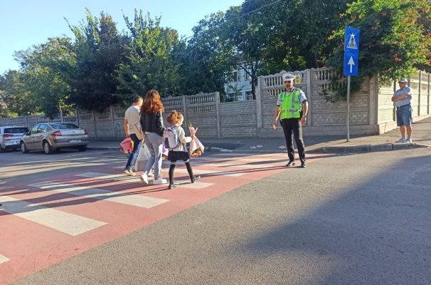 Polițiștii locali alături de elevi, la începutul noului an școlar