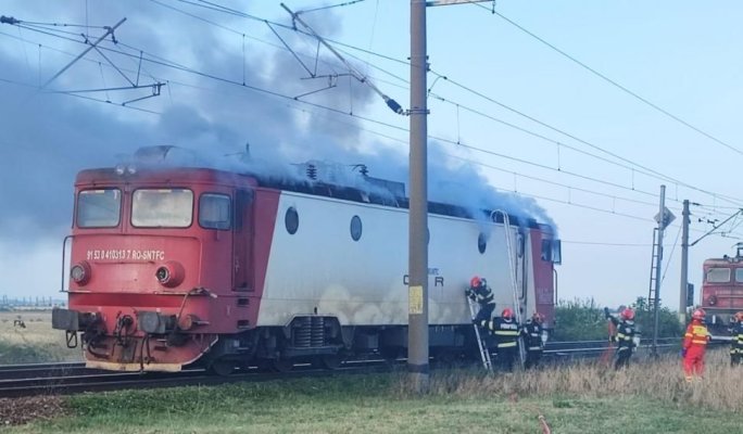 Incendiu la locomotiva unui tren plin cu 100 de călători, în halta Tomşani din Prahova