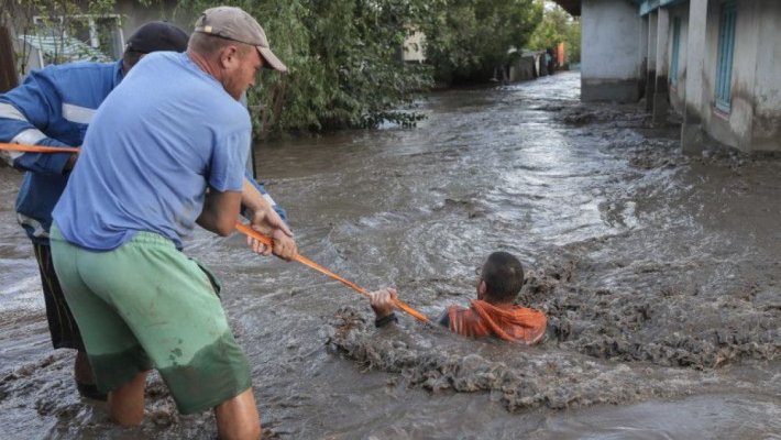 Stare de alertă, la nivelul județelor Galați și Vaslui, în urma inundațiilor dezastruoase