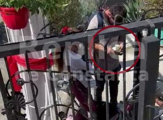 Cum se umple de bani pe spinarea fraierilor o familie, la poarta bisericii! Video