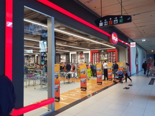 Unei angajate de la Hervis Sports, din City Mall, i s-au lipit de mâini 18.000 de lei din gestiune