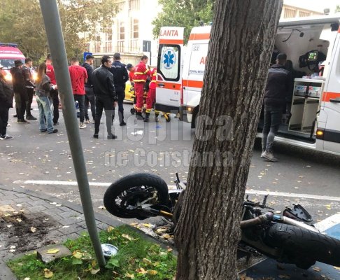 Coliziune între o motocicletă și o mașină, pe bulevardul Tomis. Un bărbat este în comă