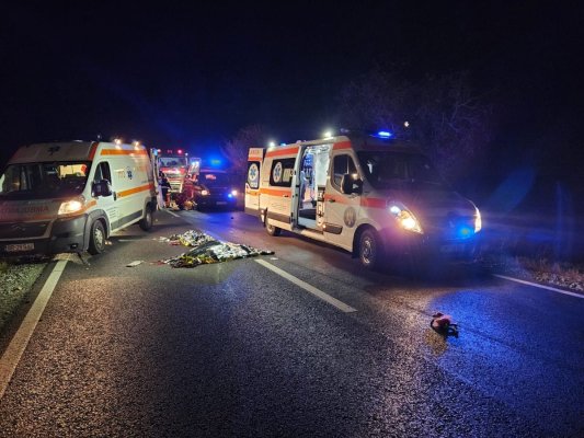 O mamă și o fetiță de trei ani au murit într-un accident grav:  un bărbat și un copil au ajuns la spital