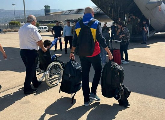 Zeci de români au fost evacuați de urgență din Liban