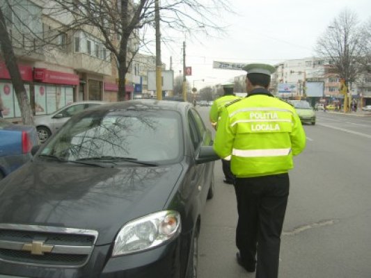 Un polițist din Galați a fost luat pe capotă de un șofer care a refuzat să se legitimeze