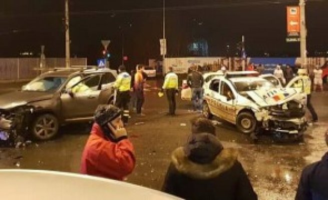 ACCIDENT GRAV în București: O mașină a intrat în 3 polițiști și un jandarm