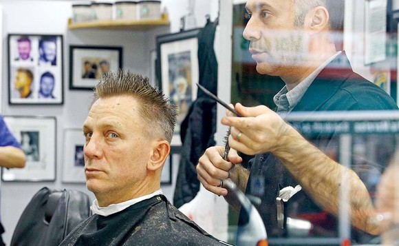 Daniel Craig: „Nu îmi vopsesc părul ca ceilalţi James Bond“