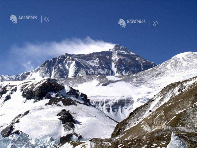 Cum au fost recuperate cadavrele înghețate ale alpiniștilor din „zona morții” a Muntelui Everest, după mai bine de 10 ani