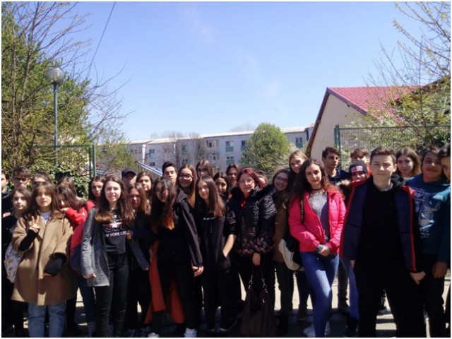 Elevii Liceului Teoretic „George Călinescu” din Constanța au dăruit de Paște