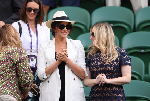 Meghan a aplaudat-o pe Halep, dar presa o pune la zid. Ducesa a primit o nouă poreclă după apariţiile de la Wimbledon