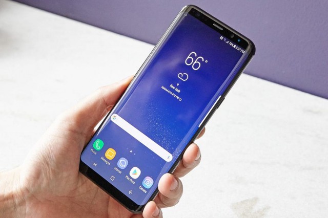 Este Samsung Galaxy A8 cel mai bun telefon pentru tineri?