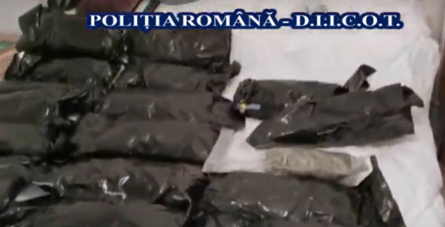 30 de kilograme de droguri aduse din Spania, capturate de polițiști