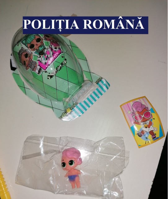 Mărfuri contrafăcute, indisponibilizate de poliţişti