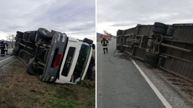 Autocamion încărcat cu piatră, răsturnat pe DN22A