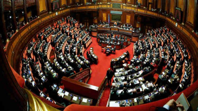 Italienii votează duminică şi luni la un referendum asupra reducerii numărului de parlamentari