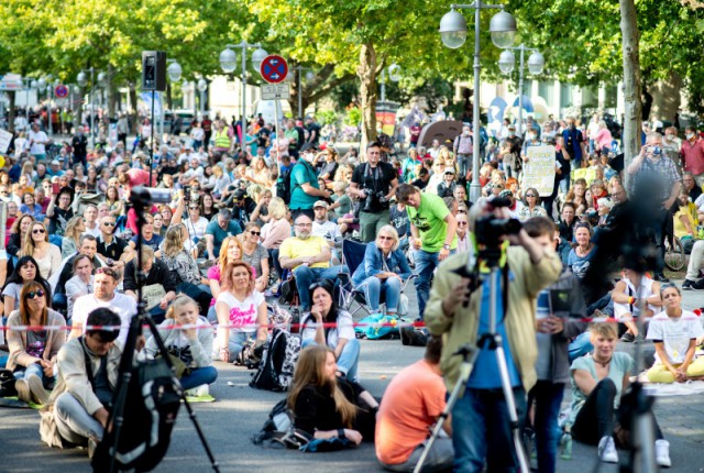 Germania: Manifestaţii la Berlin pentru refugiaţi. La Dusseldorf, proteste împotriva restricţiilor anti-coronavirus