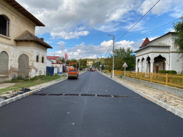 Primăria Cernavodă continuă reabilitarea și modernizarea străzilor din localitate