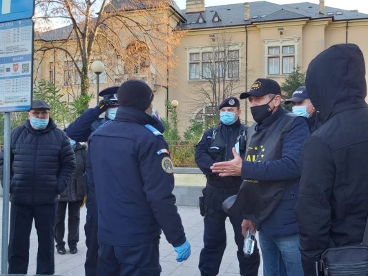 Participanții la o manifestație publică spontană, sancționați de polițiștii constănțeni