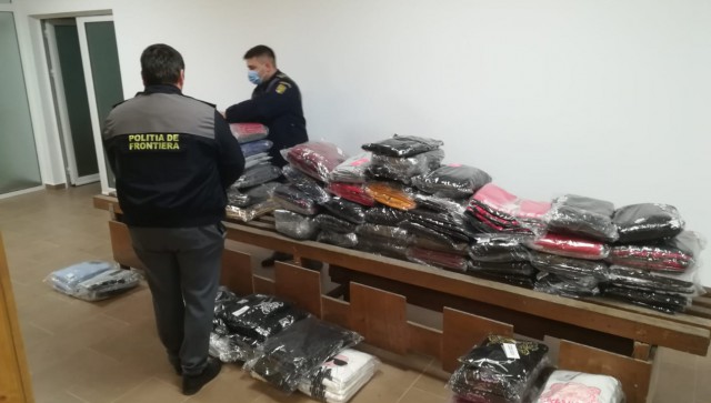 HAINE de ”FIRMĂ” în valoare de 77.000 lei, CONFISCATE de poliţişti la Vama Veche