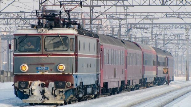Întârzieri de zeci de minute ale trenurilor din cauza condițiilor grele de iarnă