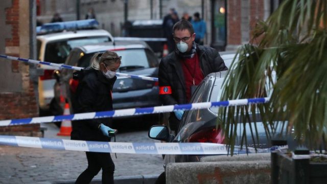 Un suspect înarmat cu un cuţit, arestat la Bruxelles. Mai mulţi răniţi la o staţie de metrou