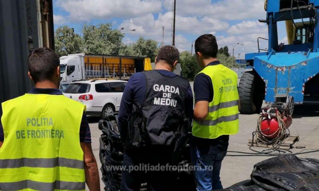 CONTAINER cu 25 de TONE de DEŞEURI, DEPISTAT de POLIŢIŞTI