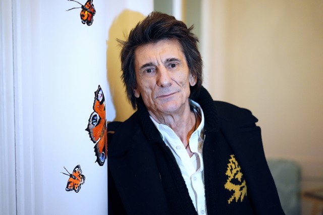 Chitaristul Ronnie Wood înregistrează melodii noi pentru trupa Faces, cu Rod Stewart şi Kenney Jones