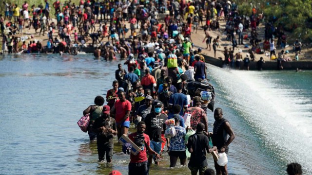 Aproape 19.000 de migranţi, în majoritate haitieni, blocaţi la frontiera între Columbia şi Panama