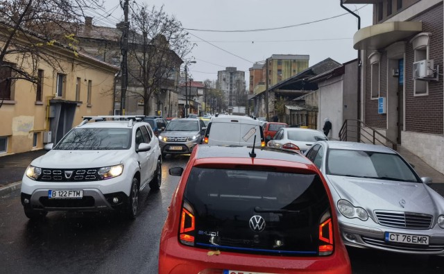 Traficul paralizat în Constanța, din cauza repetițiilor pentru parada de 1 Decembrie!