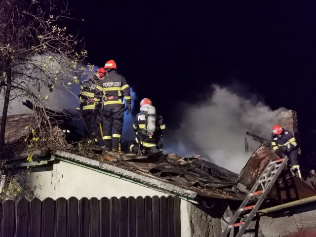 Incendiu în localitatea Beștepe: Un bărbat a ajuns la spital