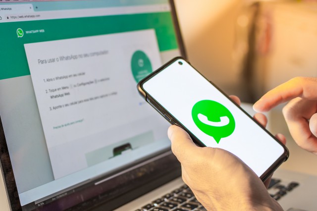 SCANDAL în România! Serviciile SECRETE vor ști ce SCRIEM pe WhatsApp!