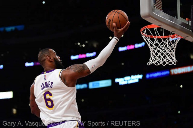 Baschet: NBA - LeBron James nu reuşeşte să scoată din criză echipa Los Angeles Lakers
