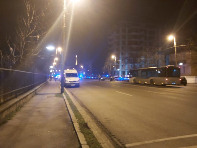 Update: Pachet suspect pe bulevardul 1 Mai, lângă Biserica Sf. Maria. Erau articole vestimentare!